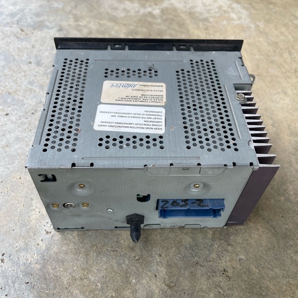 01 Oldsmobile Bravada AM FM CD cassette radio receiver Part No 09376173 - Picture 7 of 8